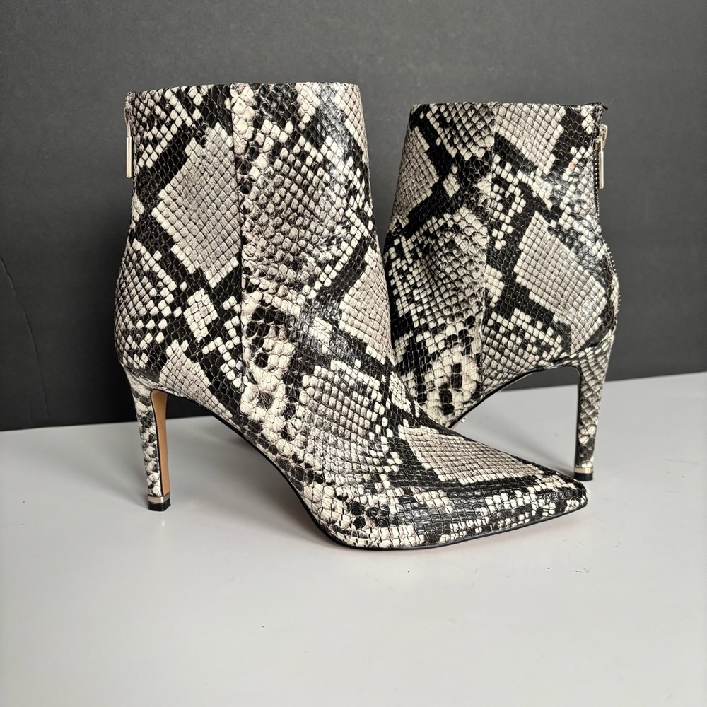 Katherine Kelly Rosie B&W Snakeskin Leather Booties Women’s Size 7.5